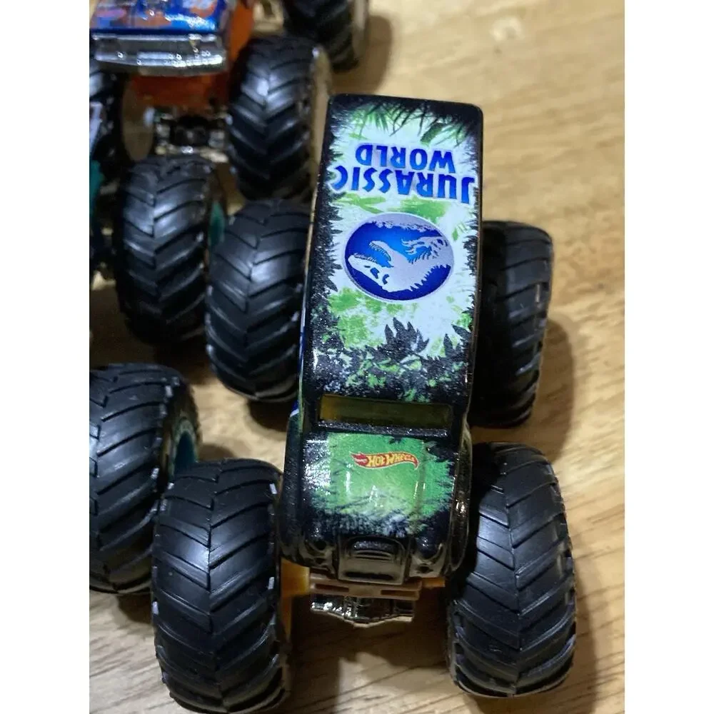 Monster Jam Hot Wheels Small Monster Trucks 1:64‎ Lot Of 7 Jurassic Bigfoot